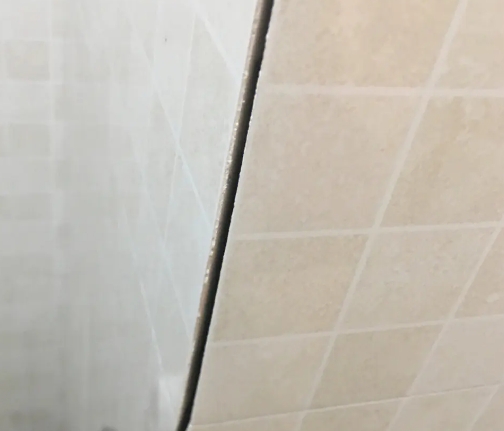 岳西瓷砖空鼓维修公司分享阳台瓷砖脱落的修复过程可以分为以下几个步骤